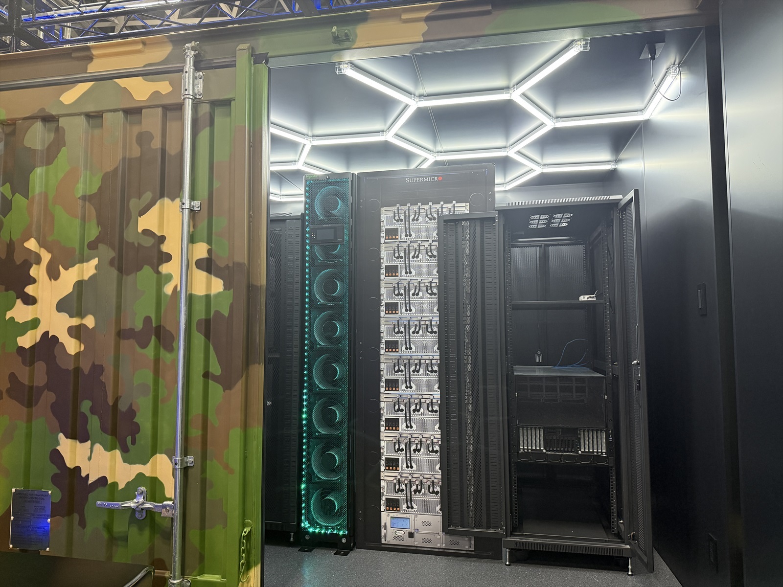 「Interop Tokyo 2025」に菱洋エレクトロ社と共同出展いたしました！