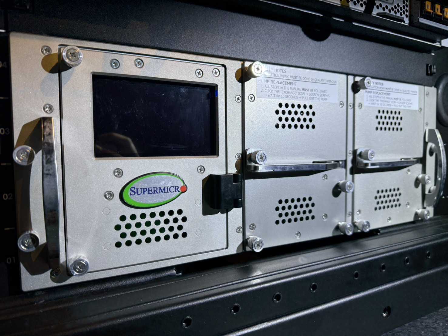 Supermicro製 水冷サーバラック、水冷サーバ（H100）、CDUを設置しました